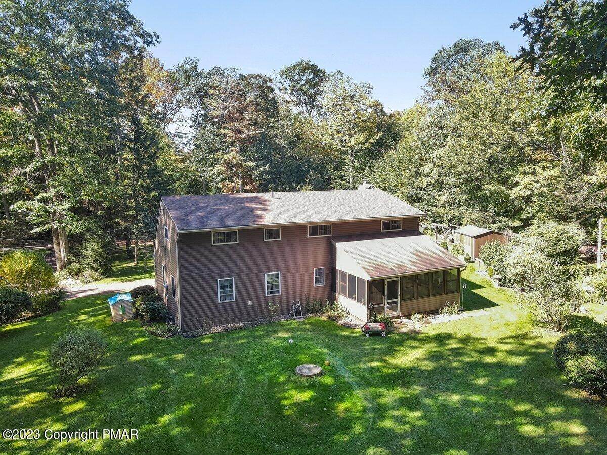 10. Single Family Homes for Sale at 117 Halls Lane Long Pond, Pennsylvania 18334 United States