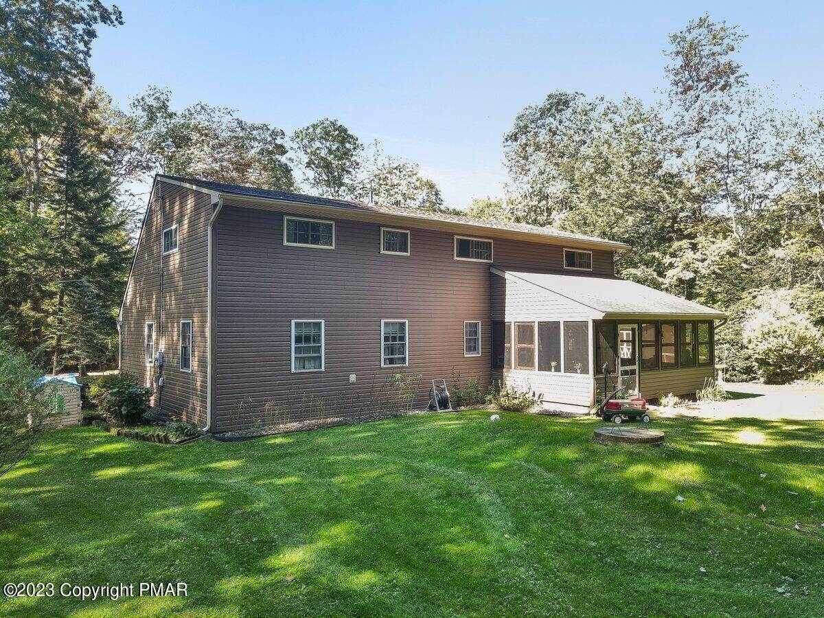3. Single Family Homes for Sale at 117 Halls Lane Long Pond, Pennsylvania 18334 United States