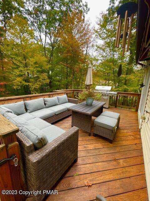 9. Single Family Homes for Sale at 296 Lookout Point Road Canadensis, Pennsylvania 18325 United States