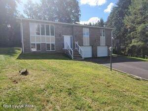 6. Single Family Homes for Sale at 5 Bon Aire Terrace Pittston, Pennsylvania 18640 United States
