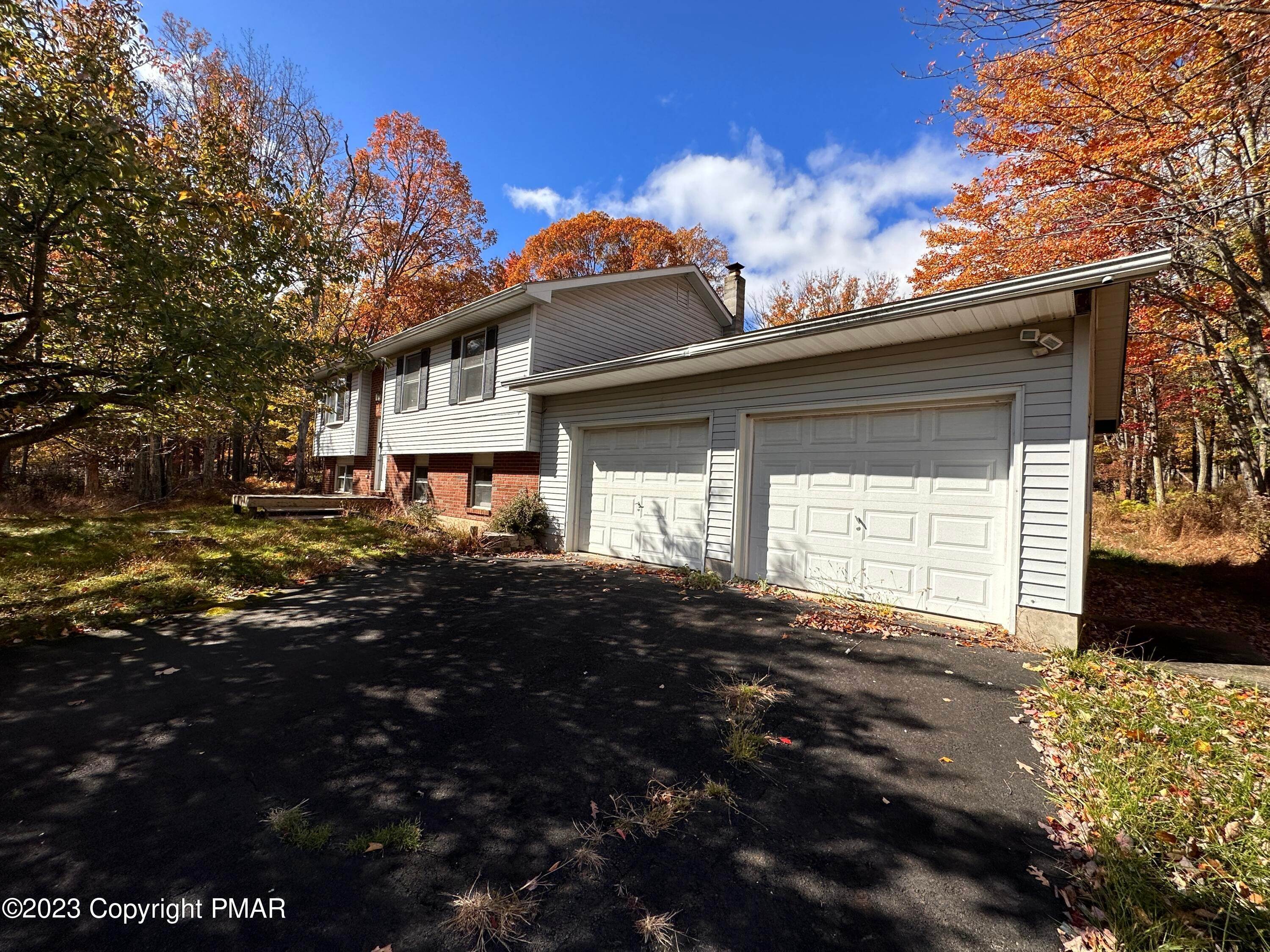 2. Single Family Homes for Sale at 4215 Pine Ridge Drive Bushkill, Pennsylvania 18324 United States
