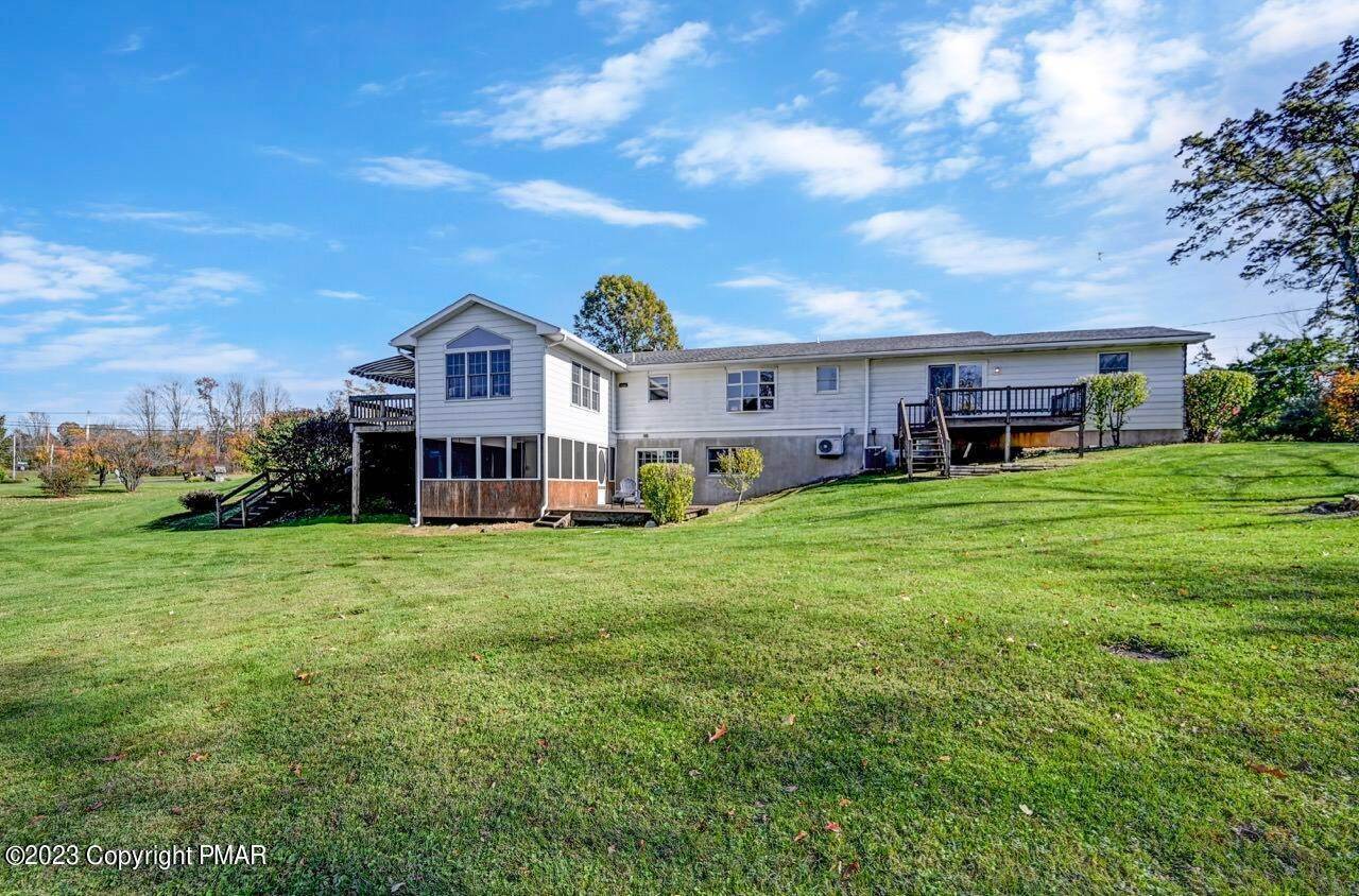 14. Single Family Homes for Sale at 5541 Cherry Valley Road Saylorsburg, Pennsylvania 18353 United States