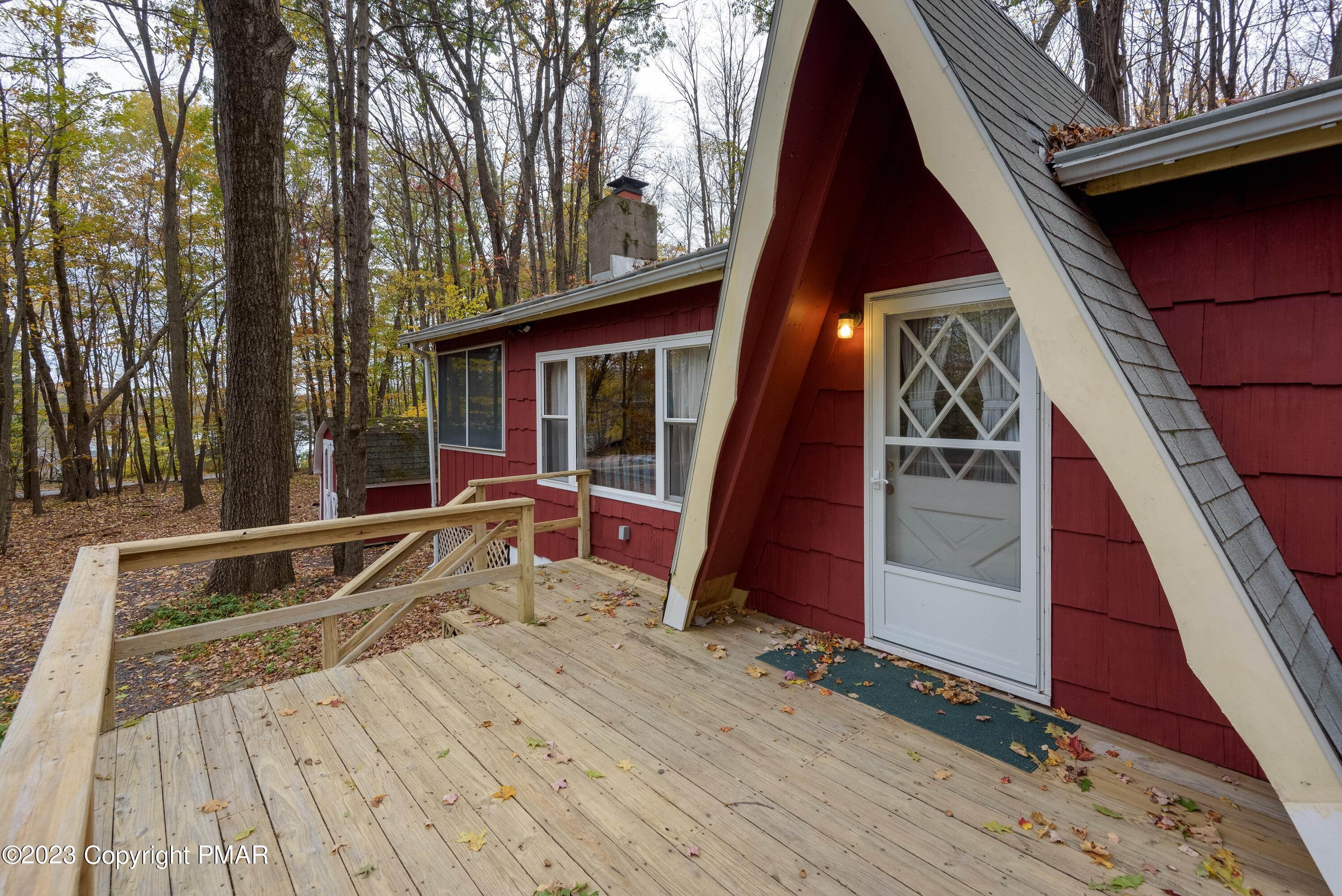 18. Single Family Homes for Sale at 107 Iowa Trail Pocono Lake, Pennsylvania 18347 United States