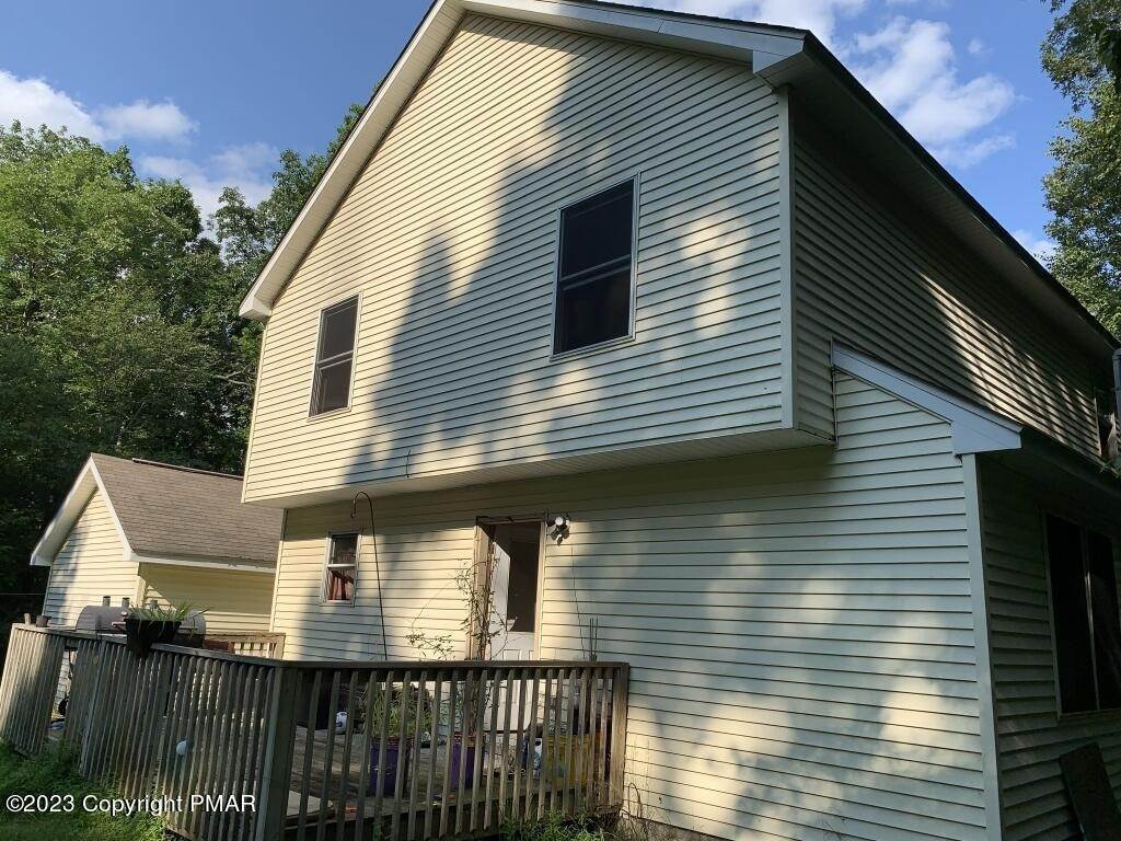 7. Single Family Homes for Sale at 3608 Bristol Cir W East Stroudsburg, Pennsylvania 18302 United States