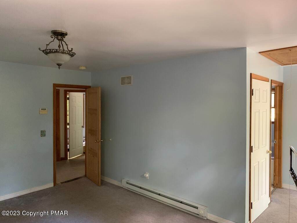 14. Single Family Homes for Sale at 3608 Bristol Cir W East Stroudsburg, Pennsylvania 18302 United States