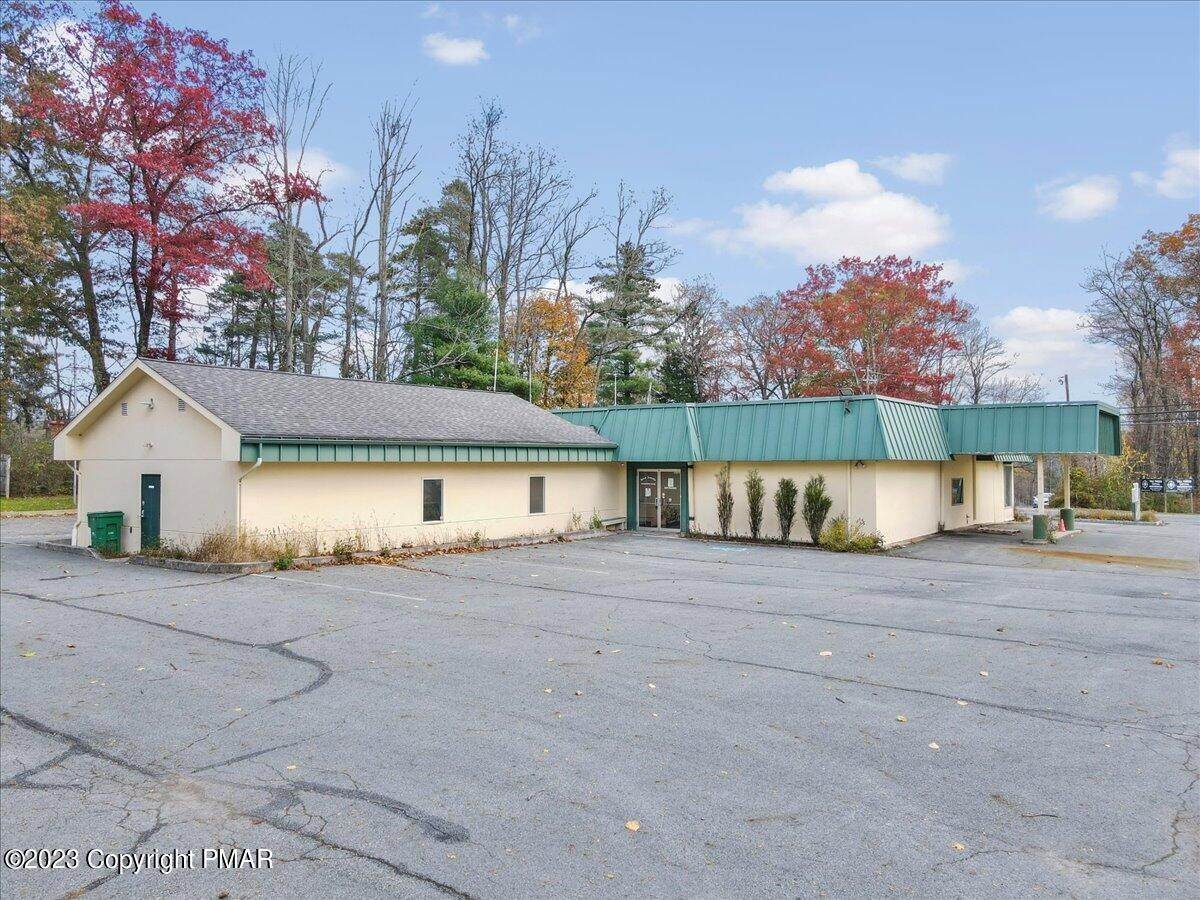 7. Commercial for Sale at 993 Route 390 Route Cresco, Pennsylvania 18326 United States