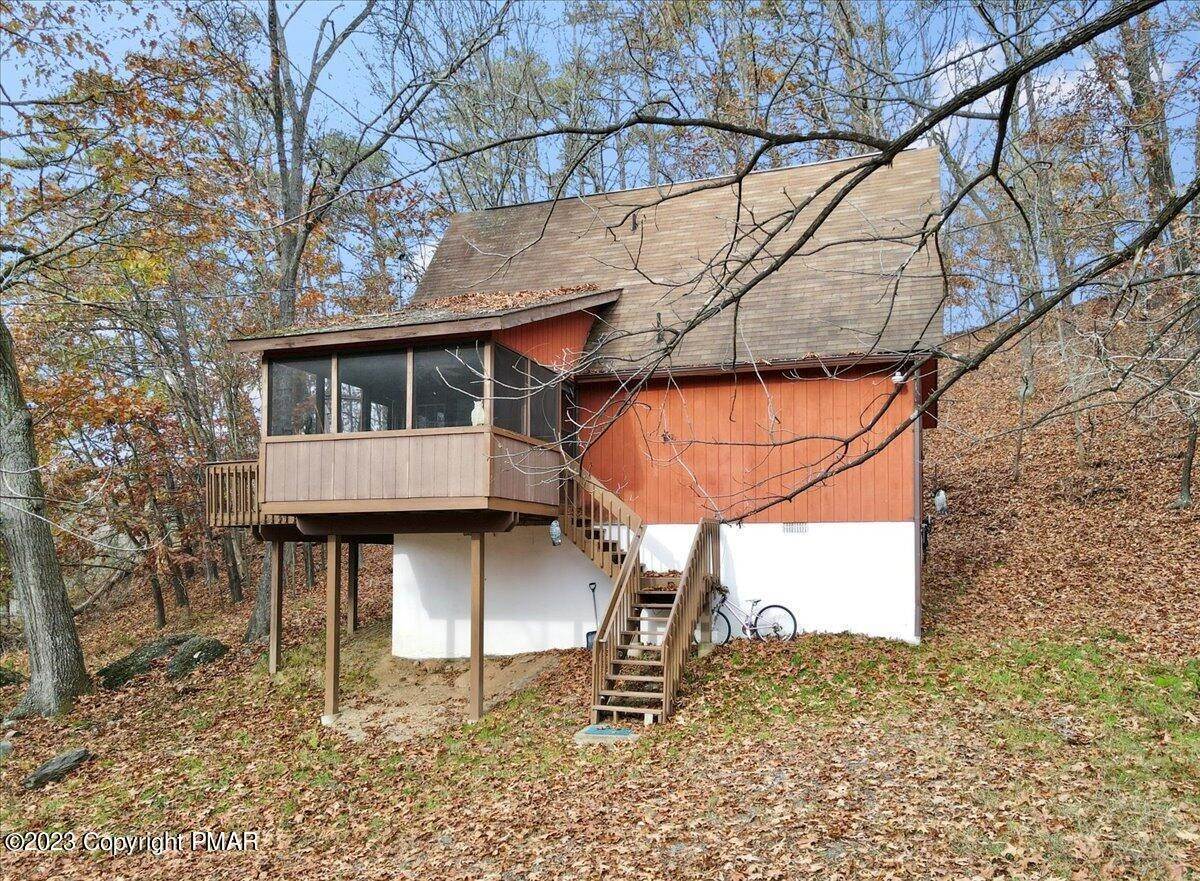 5. Single Family Homes for Sale at 250 Brentwood Drive Bushkill, Pennsylvania 18324 United States