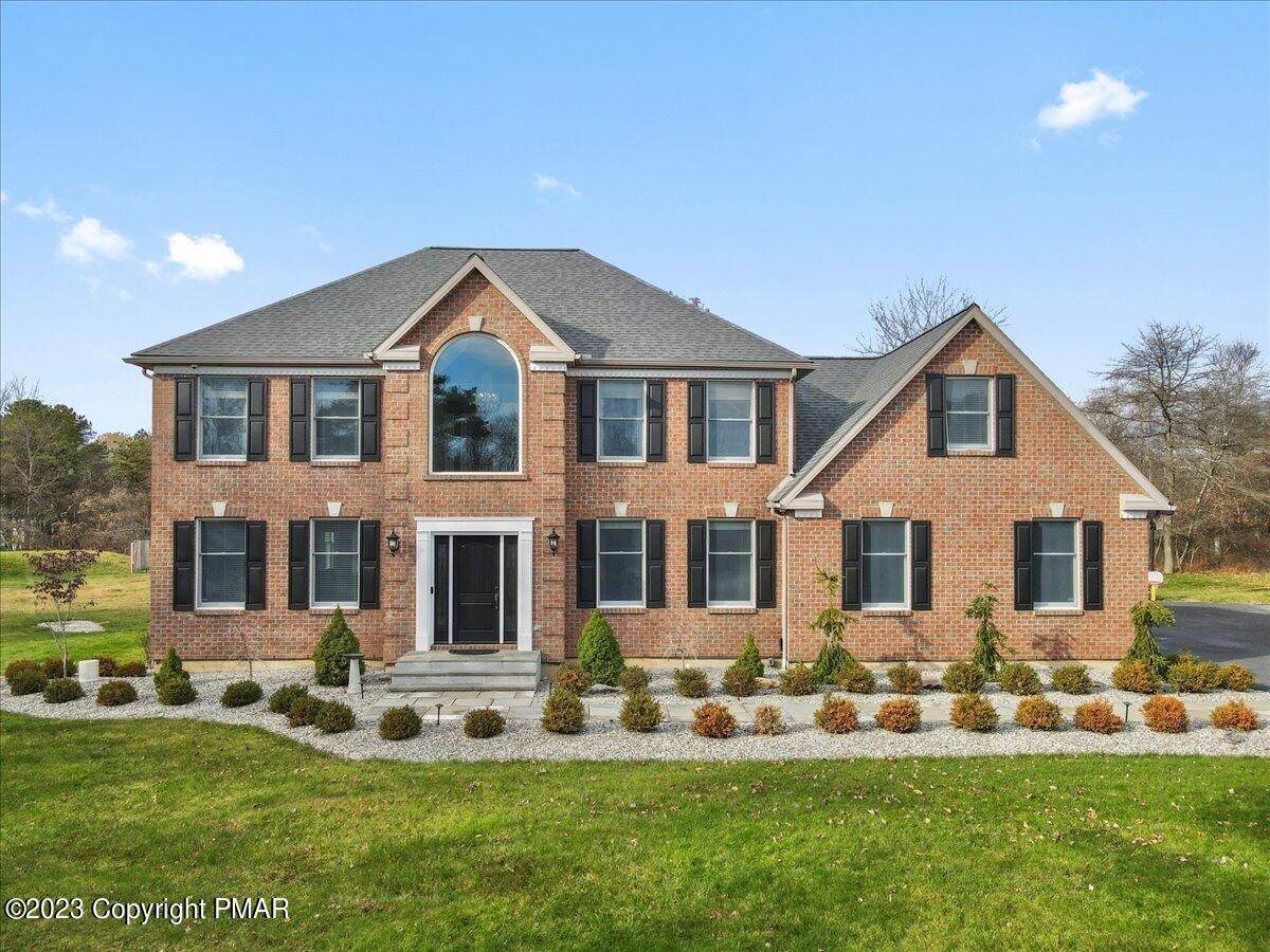 4. Single Family Homes for Sale at 22 Pearson Court Albrightsville, Pennsylvania 18210 United States
