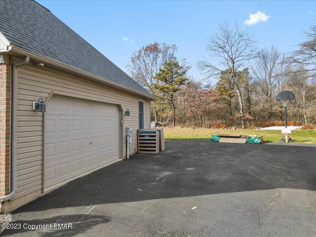 64. Single Family Homes for Sale at 22 Pearson Court Albrightsville, Pennsylvania 18210 United States