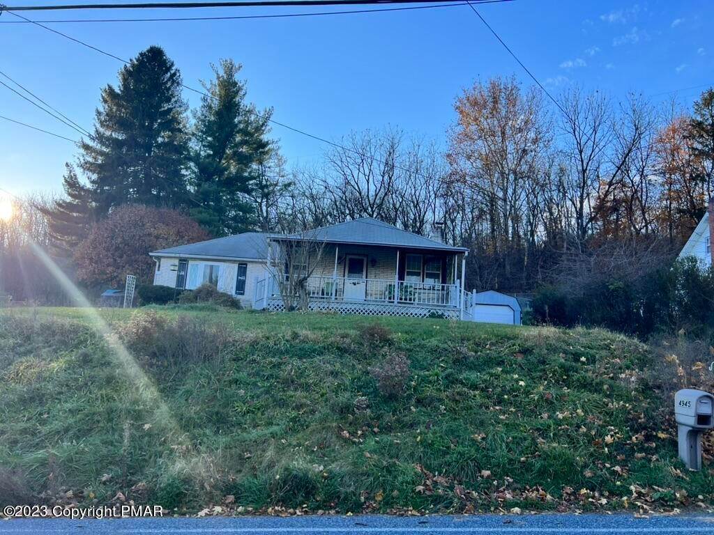 39. Single Family Homes for Sale at 4945 Indian Trail Road Northampton, Pennsylvania 18067 United States