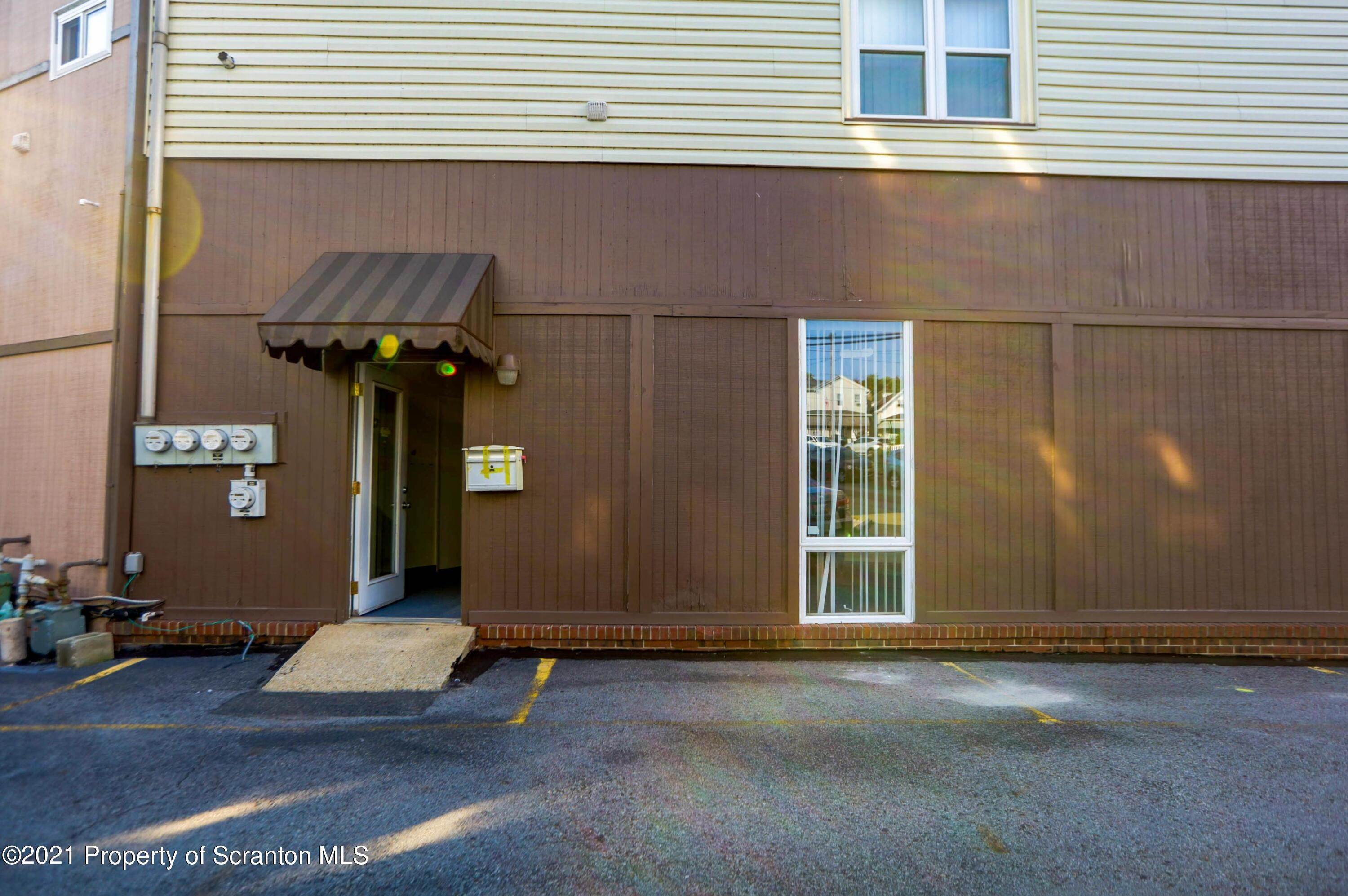 16. Commercial for Sale at 400-404 Chestnut St Dunmore, Pennsylvania 18512 United States