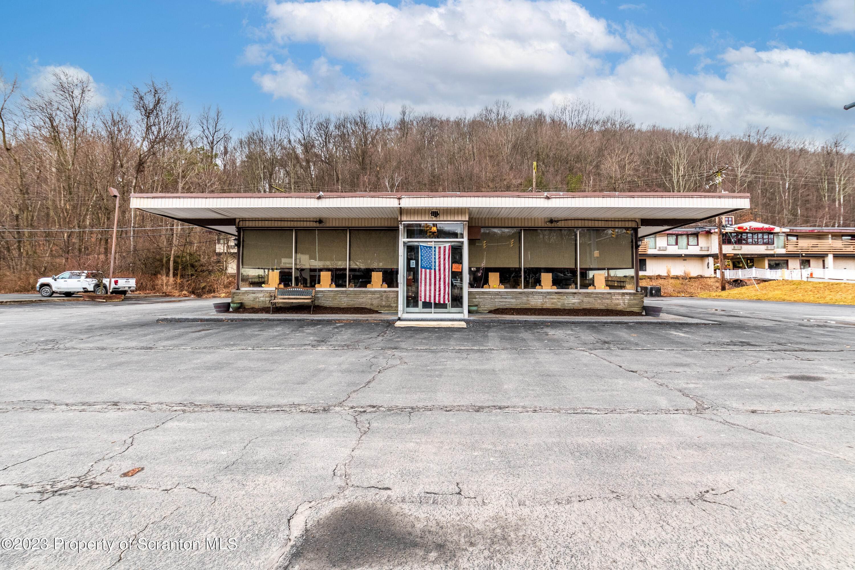 Commercial for Sale at 645 Northern Blvd Chinchilla, Pennsylvania 18410 United States