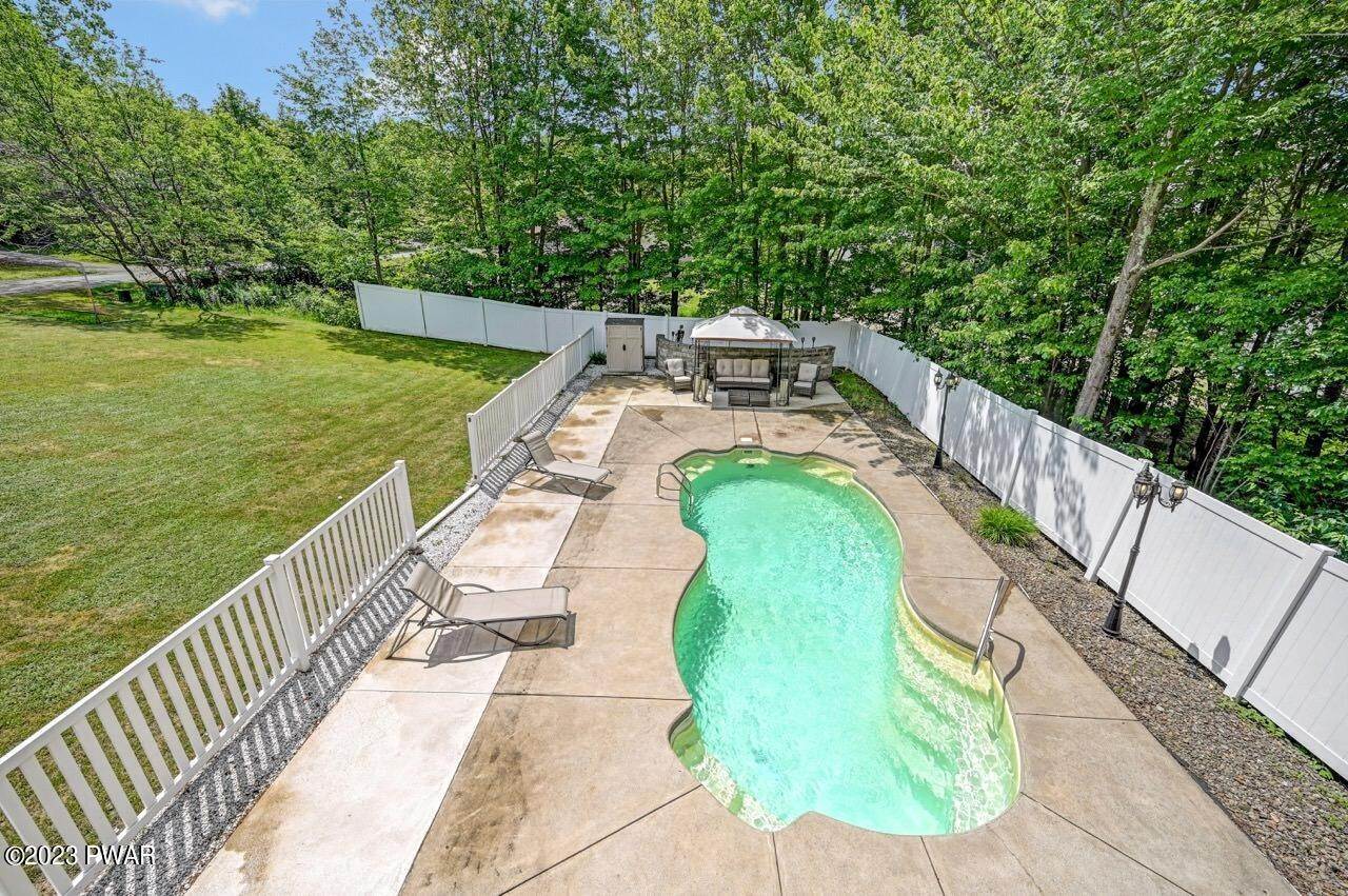 86. Single Family Homes for Sale at 25 Old Gravity Road Carbondale, Pennsylvania 18407 United States
