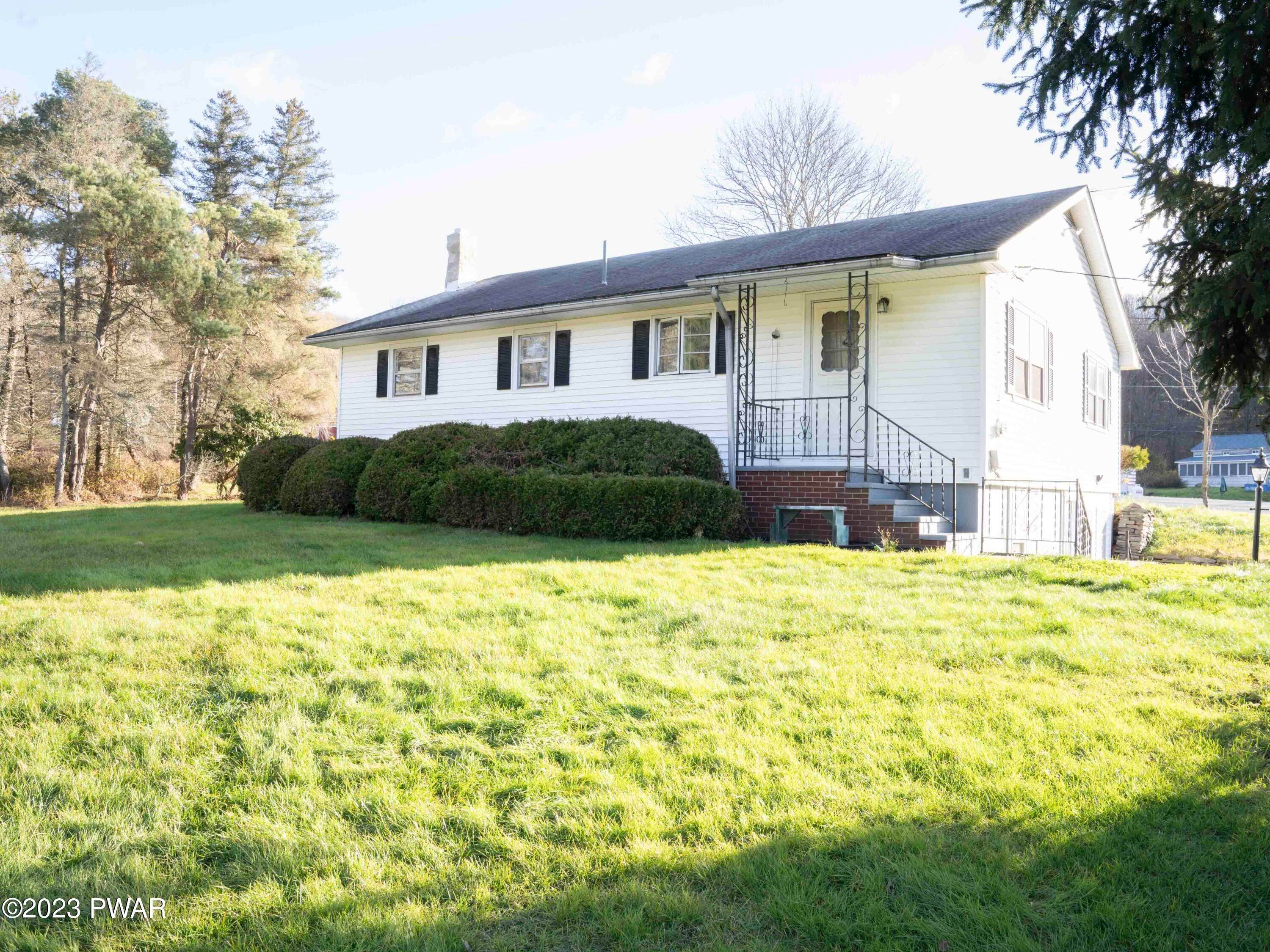 5. Single Family Homes for Sale at 8 Navajo Road Honesdale, Pennsylvania 18431 United States
