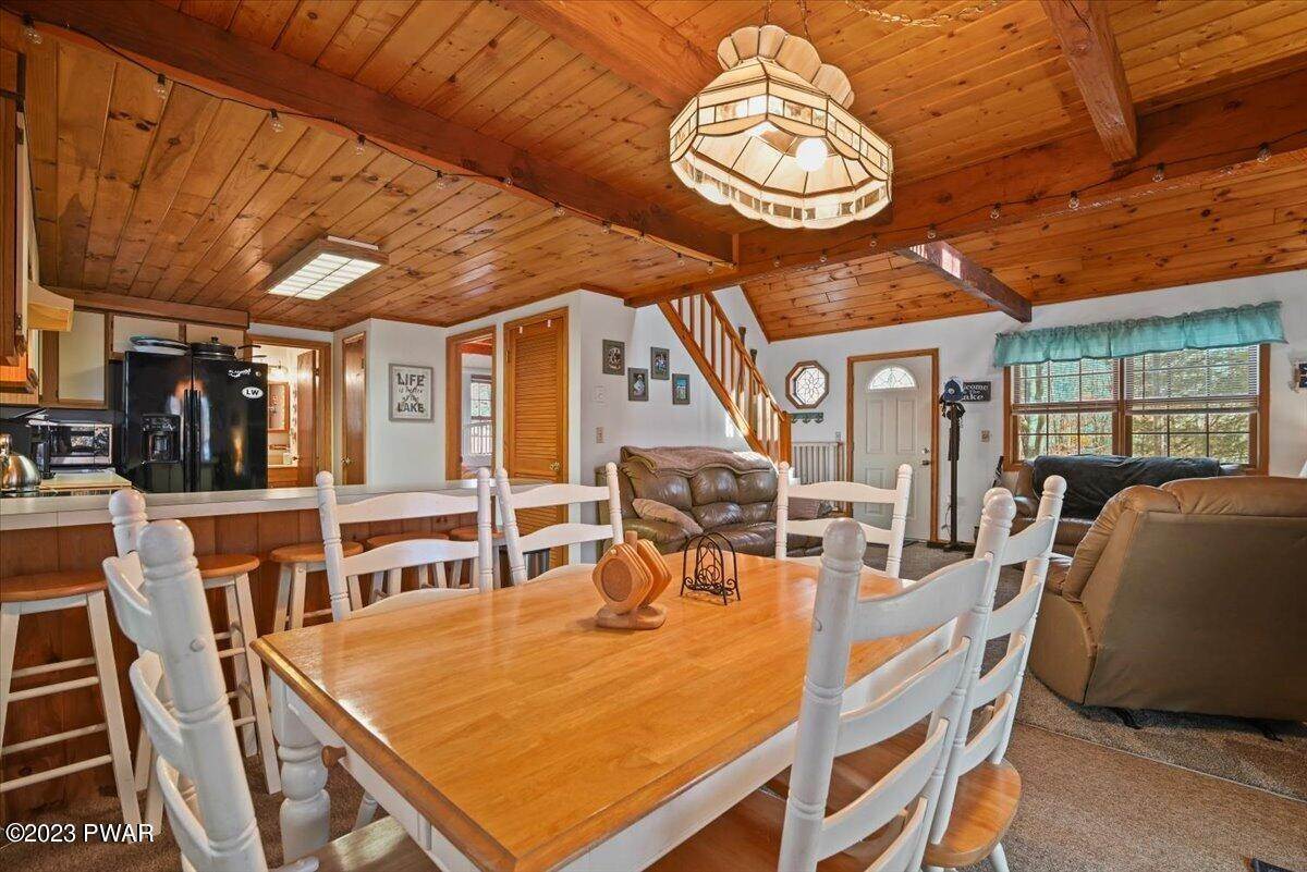10. Single Family Homes for Sale at 1028 Arrowhead Court Lake Ariel, Pennsylvania 18436 United States