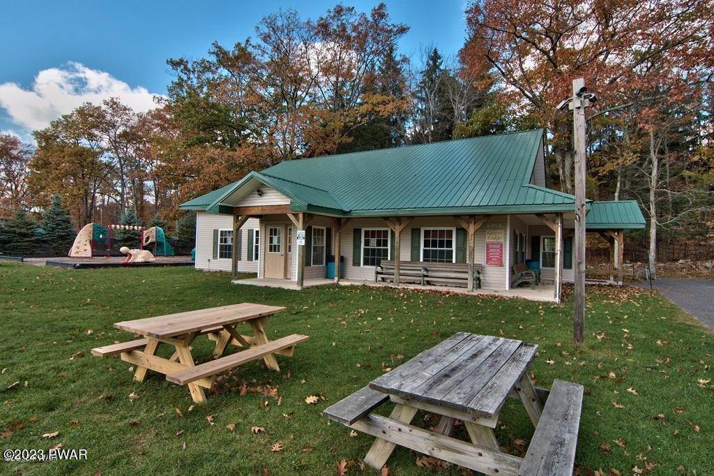 49. Single Family Homes for Sale at 1028 Arrowhead Court Lake Ariel, Pennsylvania 18436 United States