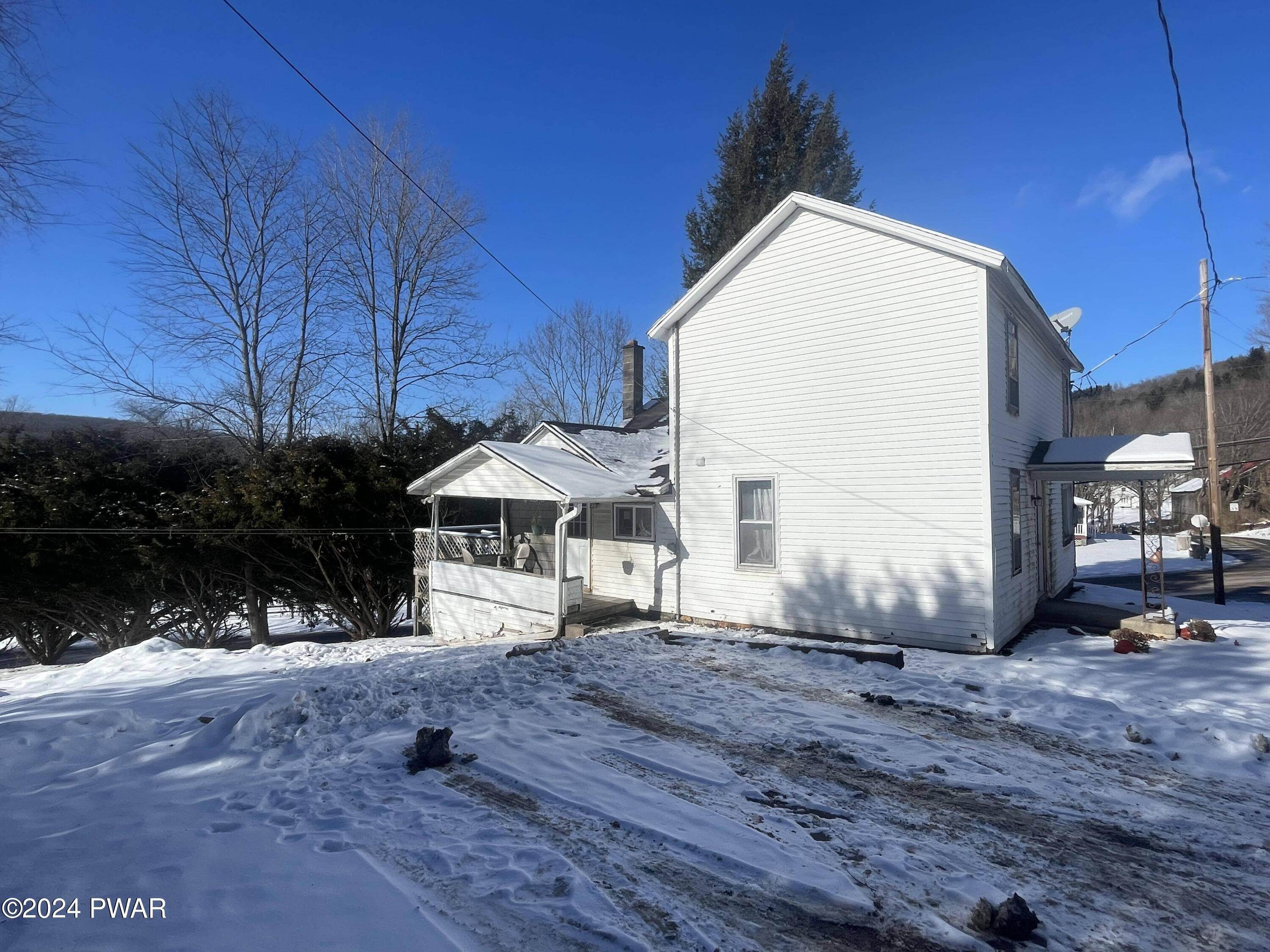 12. Single Family Homes for Sale at 589 Church Street Clifford, Pennsylvania 18407 United States